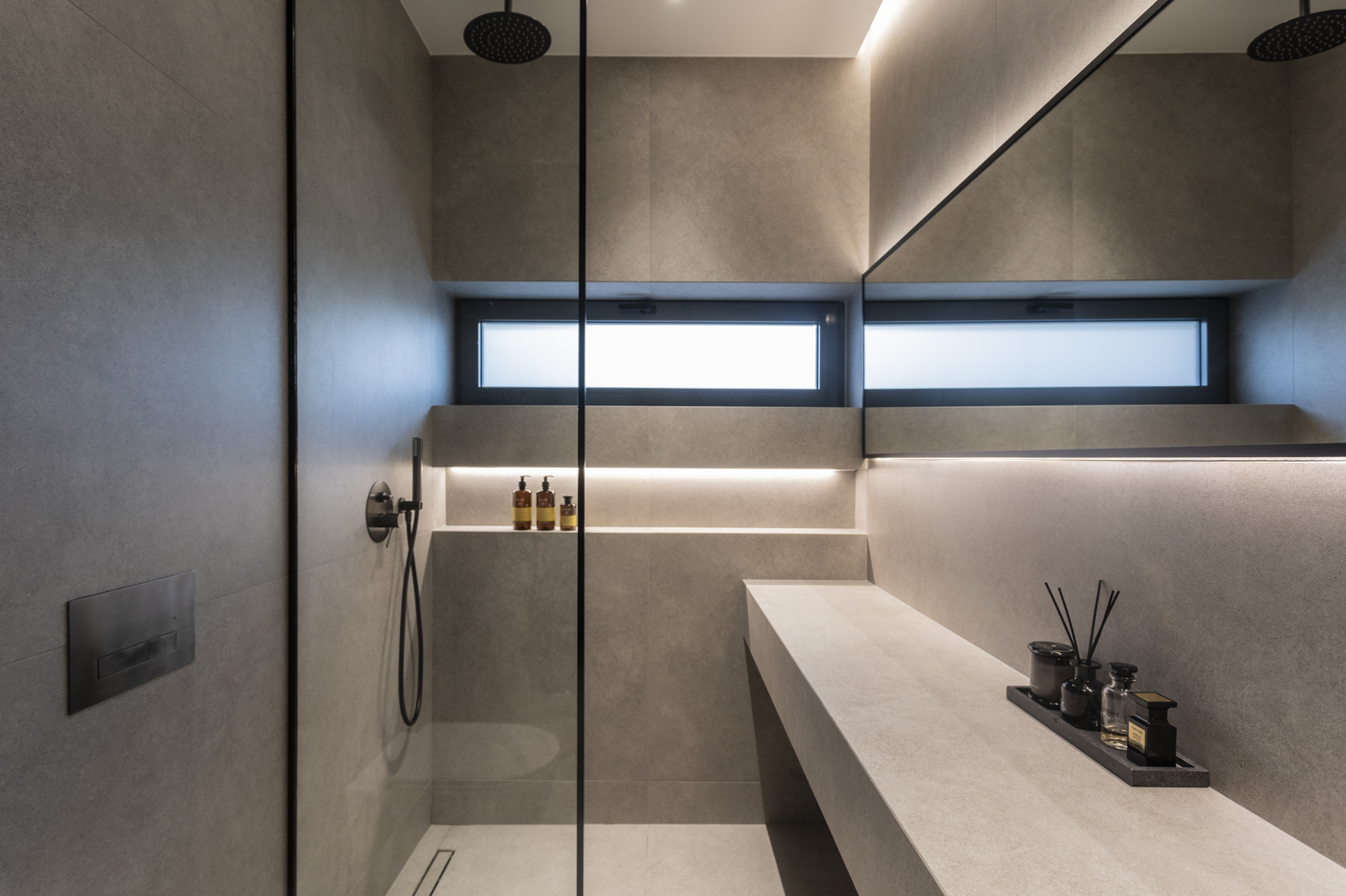 Two-storey Apartment in Argyroupoli 12