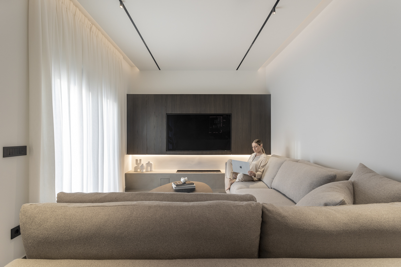 Two-storey Apartment in Argyroupoli 19